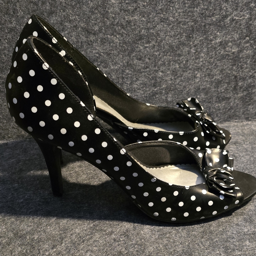 Cute Bowtie Fioni Heels (12W) - Picture 2 of 5